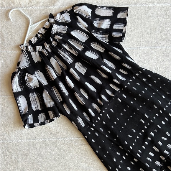 Maggie London Black and White Short Sleeve Abstract Print Midi Dress Size 4 - Picture 4 of 6